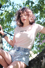 Lade das Bild in den Galerie-Viewer, T-shirt femme "Foda-se" Softpink